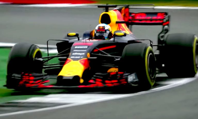 Daniel Ricciardo jäänee Red Bullille, ellei sitten Lewis Hamilton tee shokkipäätöstä.