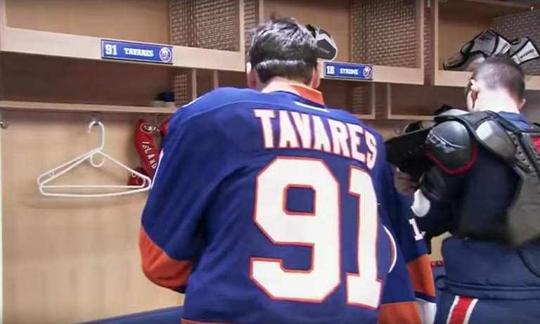 John Tavares lähtee kuin lähteekin New York Islandersista ja siirtyy pelaamaan kotiin, Toronto Maple Leafsiin.