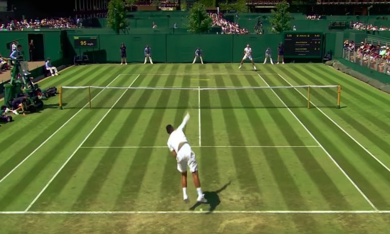Nick Kyrgios osui pallotyttöön Wimbledonin vuoden 2018 tennisturnauksen ensimmäisen kierroksen ottelussaan.