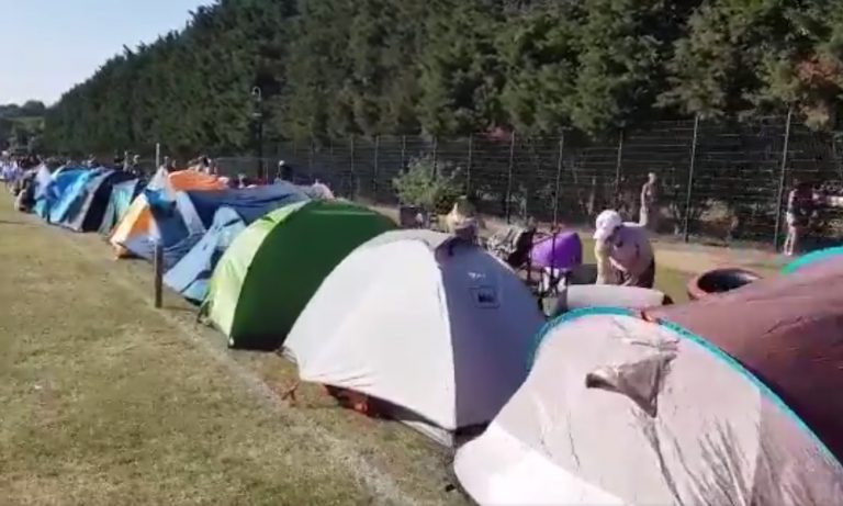 Wimbledon 2018 käynnistyi tänään ja fanit ovat jälleen löytäneet tiensä telttoineen tennisviheriöiden äärelle.