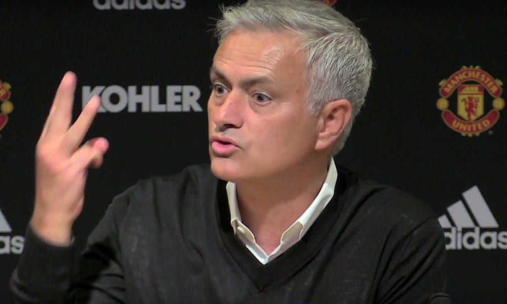 Jose Mourinho raivosi toimittajille, kun ManU oli hävinnyt Tottenhamille kotonaan 0-3.