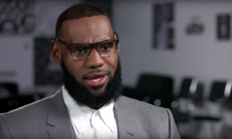 LeBron James avasi koulun vähäosaisille.