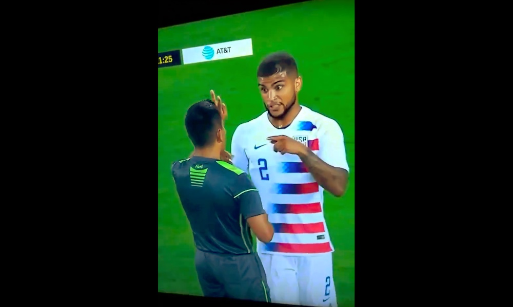 DeAndre Yedlin rikkoi Neymaria ja iski sen jälkeen suustaan pihalle kenties vuosisadan kuitin.