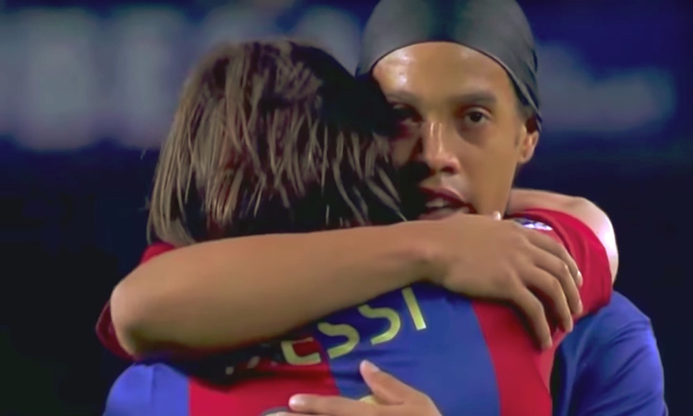 Ronaldinho vaatii Barcelonaa jäädyttämään Lionel Messin pelinumeron.