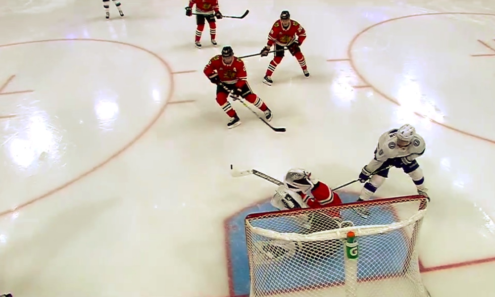 Tampa Bay laukoi yhdessä erässä 33 laukausta kohti Chicago Blackhawksin maalia, mikä sivuaa NHL:n 77 vuotta vanhaa ennätystä.