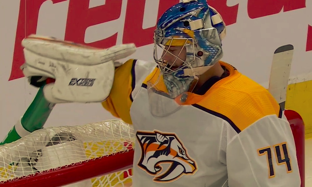 Juuse Saros riisti kiekon Zack Kassianilta - puikoista!