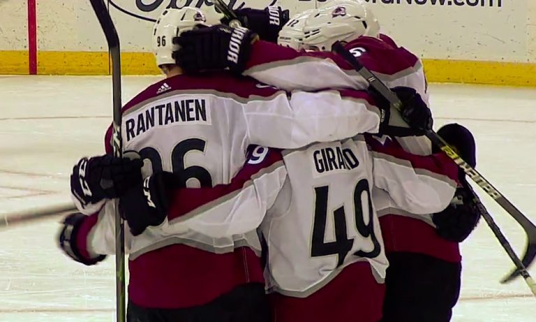 Mikko Rantanen iski neljä pistettä New Jersey Devilsiä vastaan ja nousi koko NHL:n pistepörssin kakkoseksi.