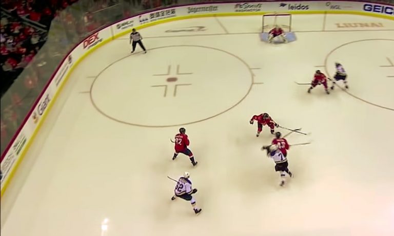 Sidney Crosby tuomitsi Tom Wilsonin ja tämän taklauksen Oskar Sundqvistiin.