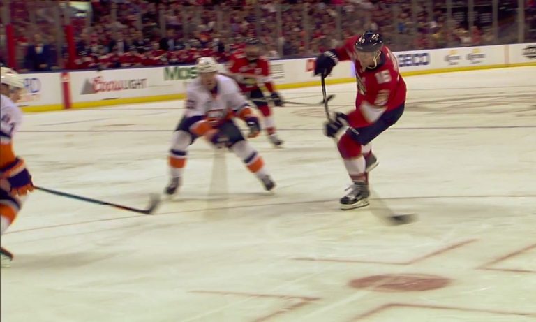 Aleksander Barkov osoitti osaavansa myös ampua, kun hän napautti rannarillaan voittomaalin NY Islandersia vastaan.