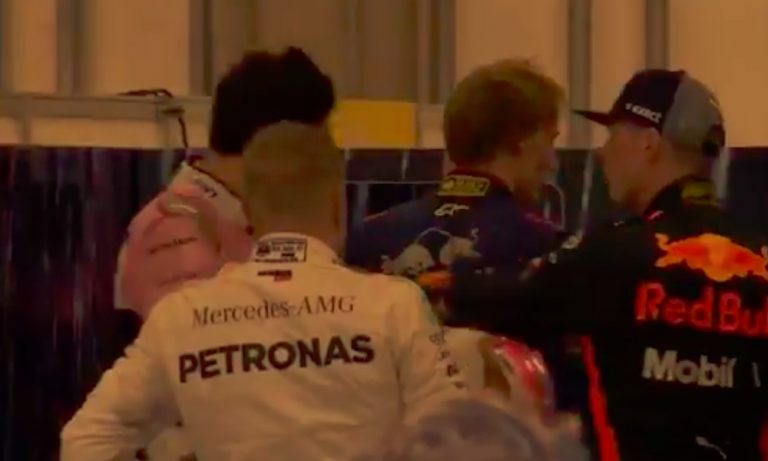 Max Verstappen töni Esteban Oconia Brasilian F1-osakilpailun jälkeen.