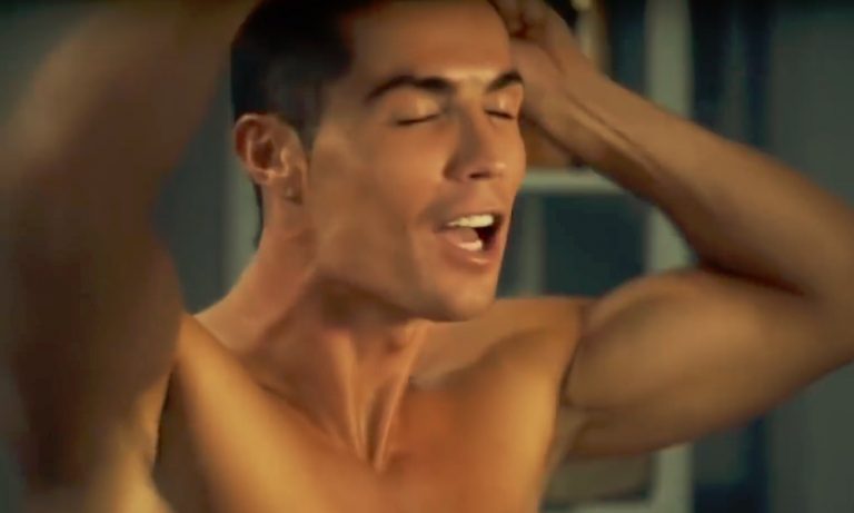 Cristiano Ronaldon parodia Yksin kotona -elokuvista on huikea - aivan kuten Kevin De Bruynen.
