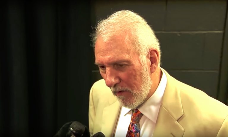 San Antonio Spursin valmentaja Gregg Popovich närkästyi toimittajan idioottimaisesta kysymyksestä.