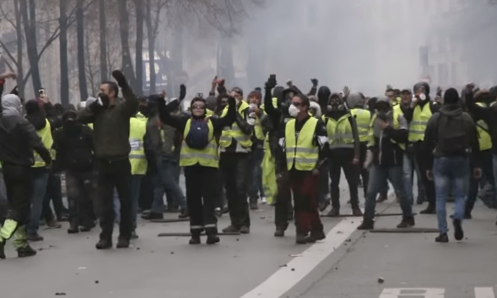 Ranskassa joudutaan perumaan otteluita mellakoiden takia.