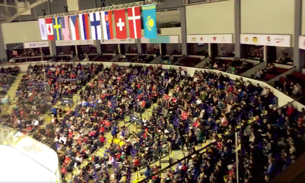 Kanadan Victoriassa mykistävä tunnelma - Kazakhstan-Slovakia-ottelussa.