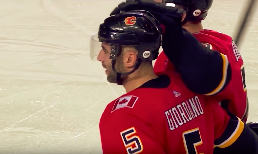 Calgary Flamesin 35-vuotias Mark Giordano nousi huikeaan ikämiesjoukkoon tekemällä kauden 55. tehopisteensä.