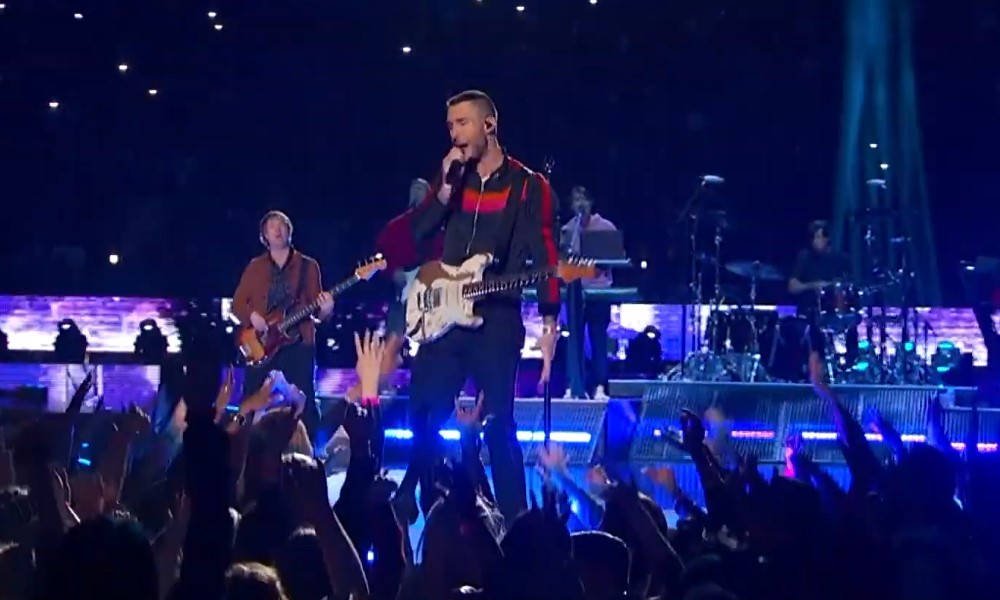 Maroon 5 lahjoittaa koko 500 000 dollarin Super Bowl palkkionsa.