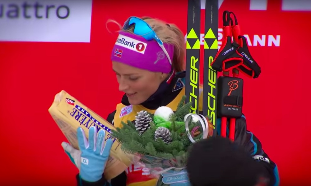 Therese Johaug murhaavan ylivoimainen Seefeldin MM-kisojen naisten yhdistelmähiihdossa.