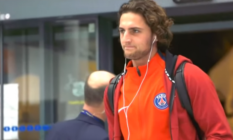 Adrien Rabiot nähtiin juhlimassa PSG:n ja ManU:n välisen ottelun jälkeen.