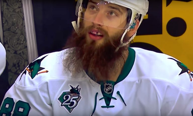 Brent Burns rikkoi 60 syötön rajan NHL:n historian neljänneksi vanhimpana pelaajana.