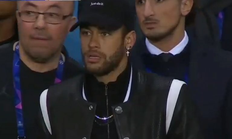 Neymarilla paloi päreet tuomareihin Mestarien liigan pudotuspelikierroksen ottelussa, jossa Manchester United kaatoi PSG:n lukemin 3-1.