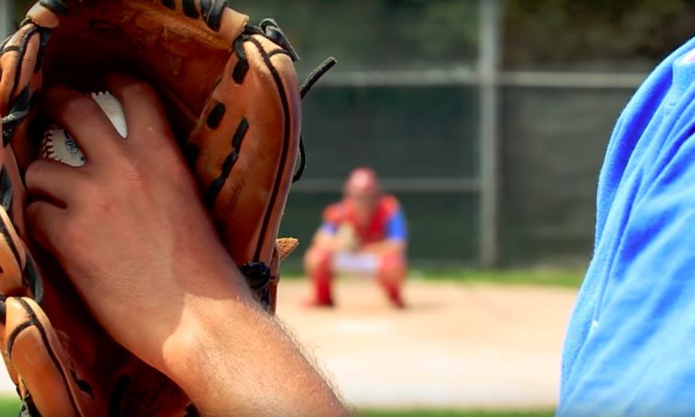 Baseball-pelaaja lyyhistyi kentälle ja menehtyi myöhemmin sairaalassa. Kyseessä oli 21-vuotias Parker Neff.