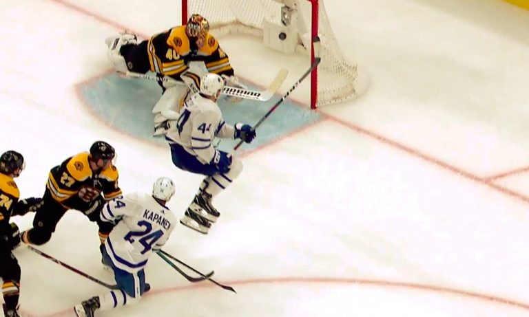 Kasperi Kapanen löysi vihdoin tehonsa ja vireensä, kun hän teki Boston Bruinsia vastaan pelatussa 5. pudotuspeliottelussa tehot 1+1.