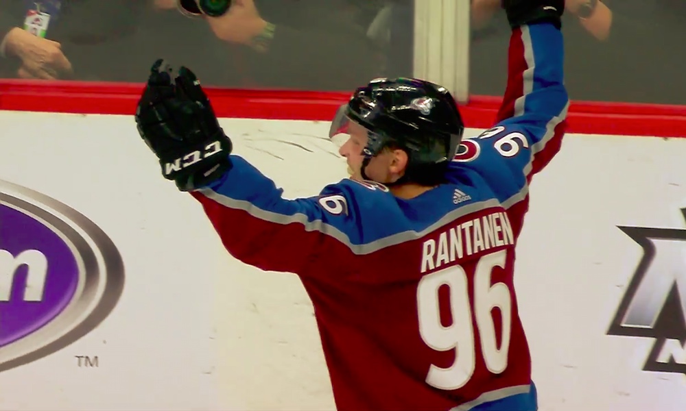 Mikko Rantanen iski tasoitus- ja voittomaalit Calgary Flamesia vastaan pelatussa neljännessä pudotuspeliottelussa, joka venyi aina jatkoerään saakka.