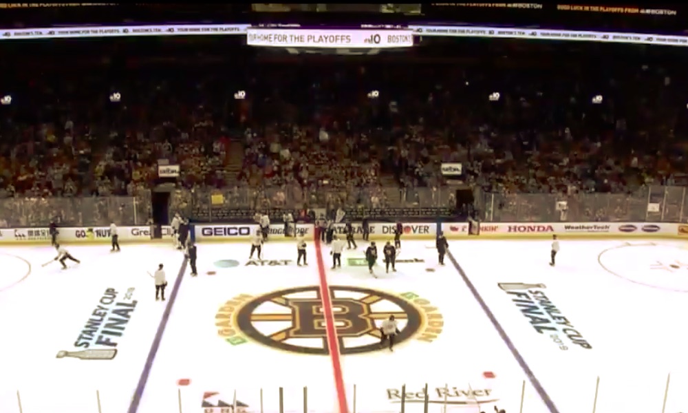 Bostonin treeneissä mieletön meno: TD Garden täyttyi Bruins-faneista Stanley Cup -finaalien alla.