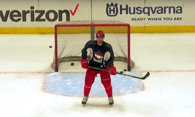 Chris Cheliosin poika Jake Chelios teki KHL-sopimuksen Kunlun Red Starsin kanssa.