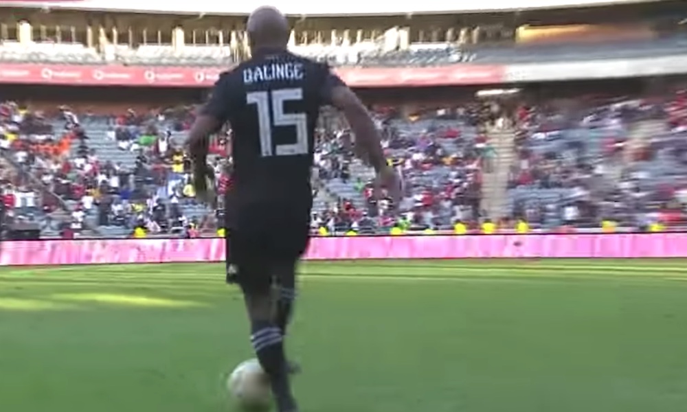 Thabo Qalinge esitteli huikean kikkansa, kun Etelä-Afrikan korkeimmalla sarjatasolla pelaava Orlando kaatoi Polokwanen lukemin 3-0.