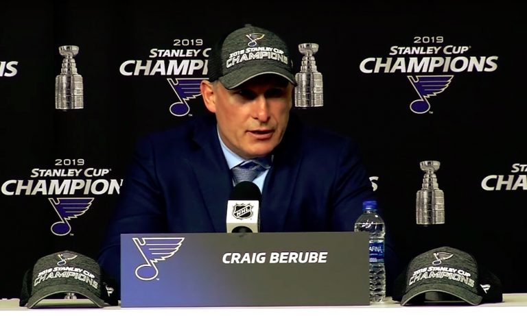 Valmentaja Craig Berube piiskasi St. Louis Bluesin Stanley Cup -voittajaksi kirosanojen täyttämällä puheella - katso puhe täältä!
