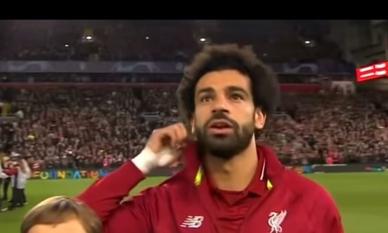 Mo Salah perääntyi hulvattomasti - luuli naistoimittajan suutelevan haastattelussa Mestarien liigan finaalin jälkitunnelmissa.