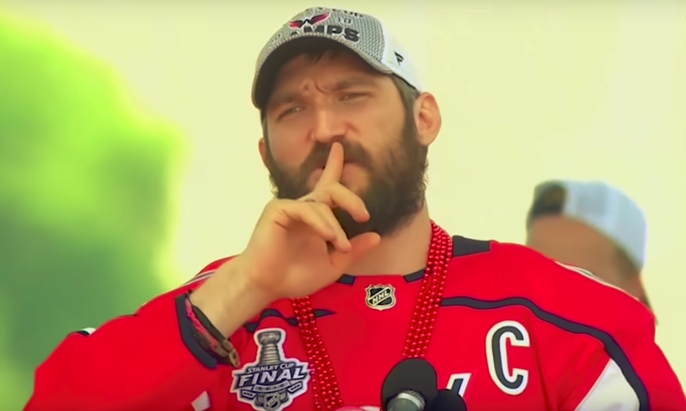 Alexander Ovechkin kokeili wakeskatingia ja se päättyi sukeltamiseen.