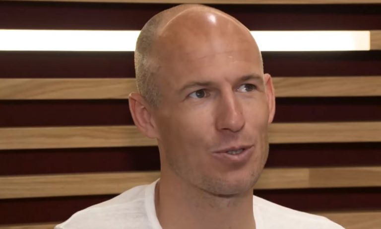 Hollantilaistähti Arjen Robben on päättänyt lopettaa jalkapallouransa.