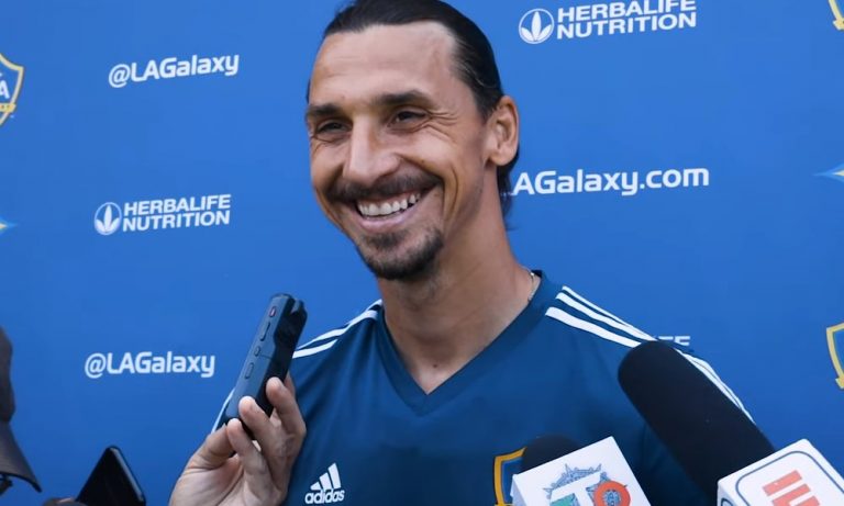 Zlatan huimassa vireessä MLS-liigassa - takoi Los Angelesin derbyssä 15 minuuttiin kaksi maalia. Kamppailu päättyi loppujen lopuksi 3-3-tasapeliin.