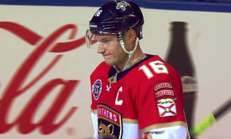 Aleksander Barkov hirmuiskussa NHL-kauden 2019-2020 alla: teki kolme tehopistettä kolmeen minuuttiin Tampa Bay Lightningia vastaan.