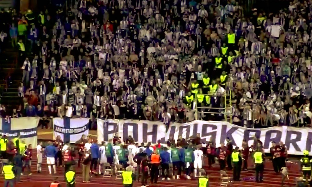 Huuhkajien pelaajilla ja faneilla mieletön meno Kreikka-voiton jälkeen: suomalaisessa jalkapallossa on meneillään jättimäinen buumi.