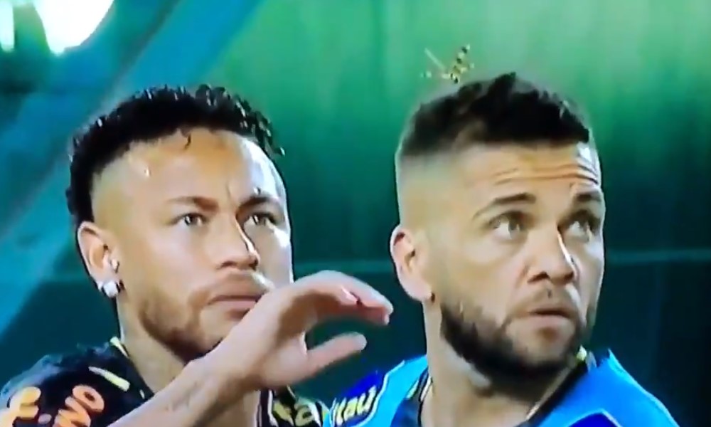 Neymar pelasti Dani Alvesin jättiläisötökältä.