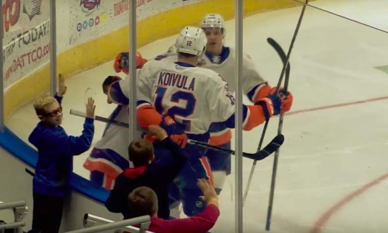Otto Koivula tälläsi näyttävän maalin ja esitteli ylipäätään yksilötaitoaan New York Islandersin harjoitusottelussa New Jersey Devilsiä vastaan.