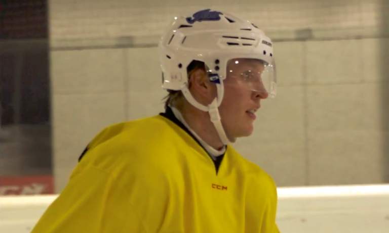 Patrik Laine harjoittelee SC Bernin kanssa, sillä hänellä ei ole edelleenkään NHL-sopimusta.