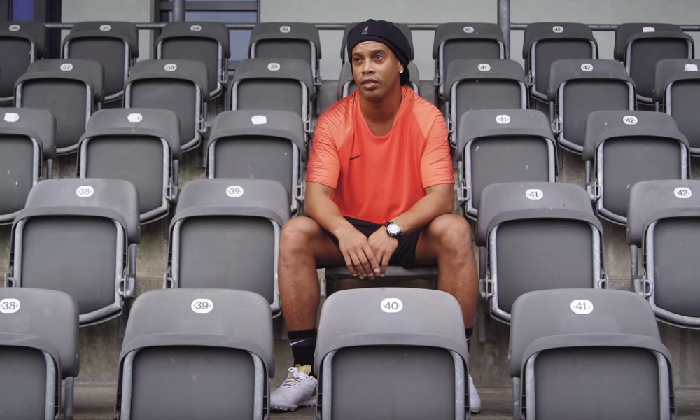 Muistatko Ronaldinhon ylärimahaasteen? Video räjäytti internetin.