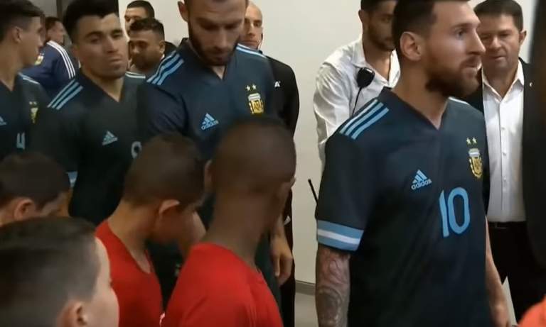 Lionel Messi pyöritti Uruguayn puolustuksen pyörryksiin.