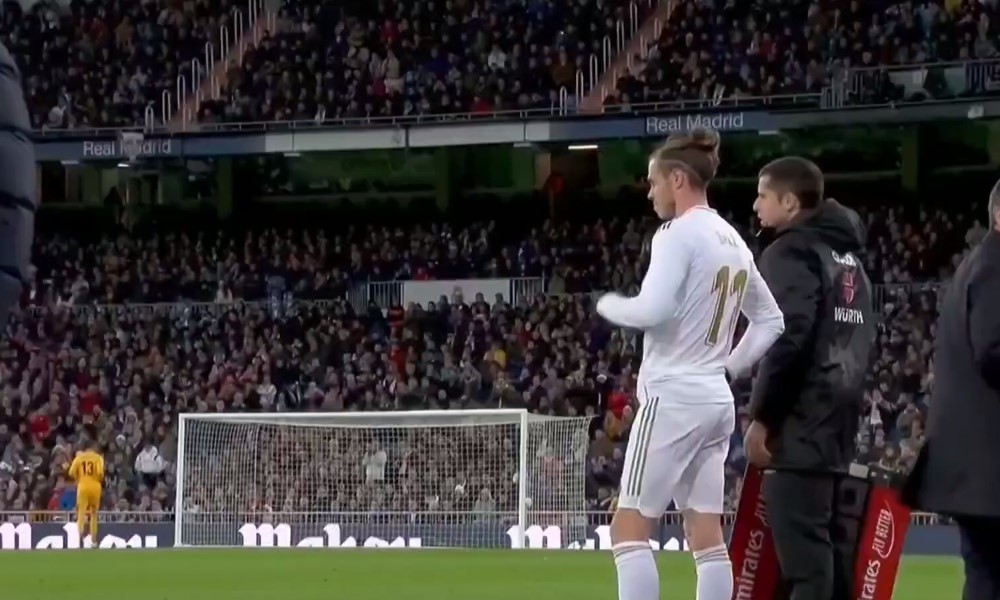 Gareth Balelta loistava reaktio kotiyleisön buuauksille.