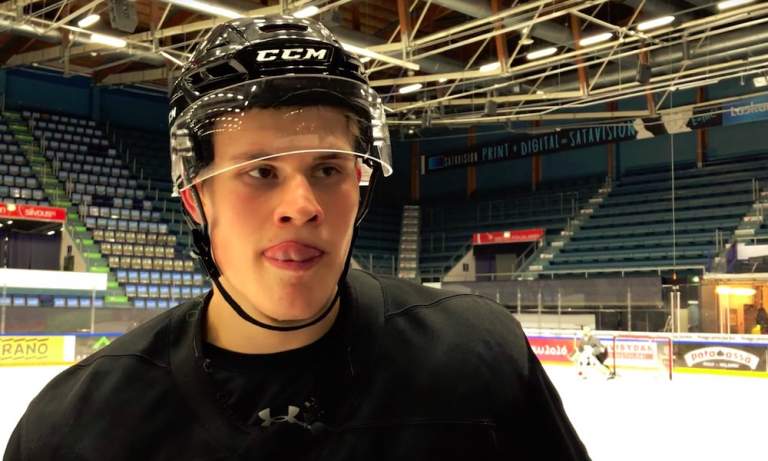 Nyt se on varmaa: Jesse Puljujärvi jatkaa loppukauden Kärpissä, sillä NHL:n takaraja rajoitettujen vapaiden agenttien osalta oli puoliltaöin.