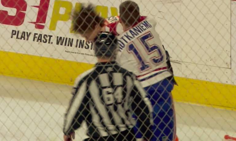 Jesperi Kotkaniemi tappeli NHL-urallaan ensimmäistä kertaa ja suorastaan pieksi Philadelphia Flyersin Robert Häggin.