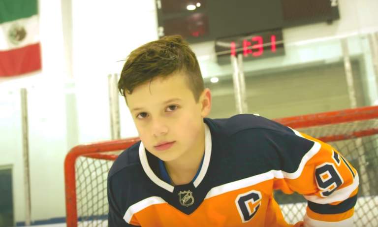 Onko 9-vuotias Kaden Galatiuk seuraava Connor McDavid tai Sidney Crosby? Kyseessä on mieletön superlahjakkuus, joka tekee kaikkensa pelatakseen NHL:ssä.