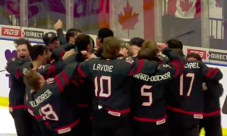 TSN:n kamera pelasti Kanadan Nuorten MM-kisoissa, kun joukkue kaatoi finaalissa Venäjän lukemin 4-3.