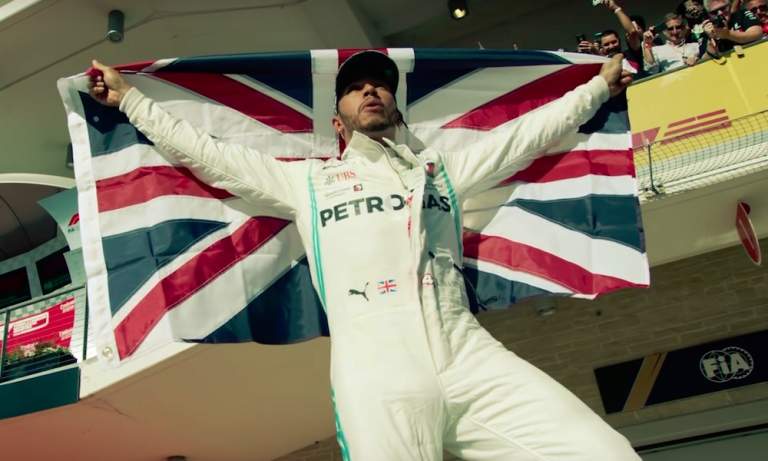 Lewis Hamilton haluaa pitkän jatkosopimuksen ja sen mukana täysin poskettoman palkkakuitin.