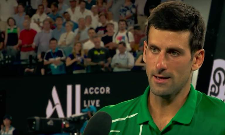 Novak Djokovic kuumeni tuomarille Australian avointen finaalissa ja haistatteli yleisölle.