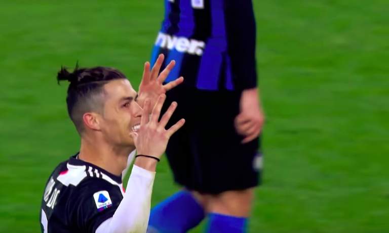 Cristiano Ronaldo heitti ylävitosia näkymättömien fanien kanssa; Juventus-Inter pelattiin koronaviruksen takia tyhjille katsomoille.